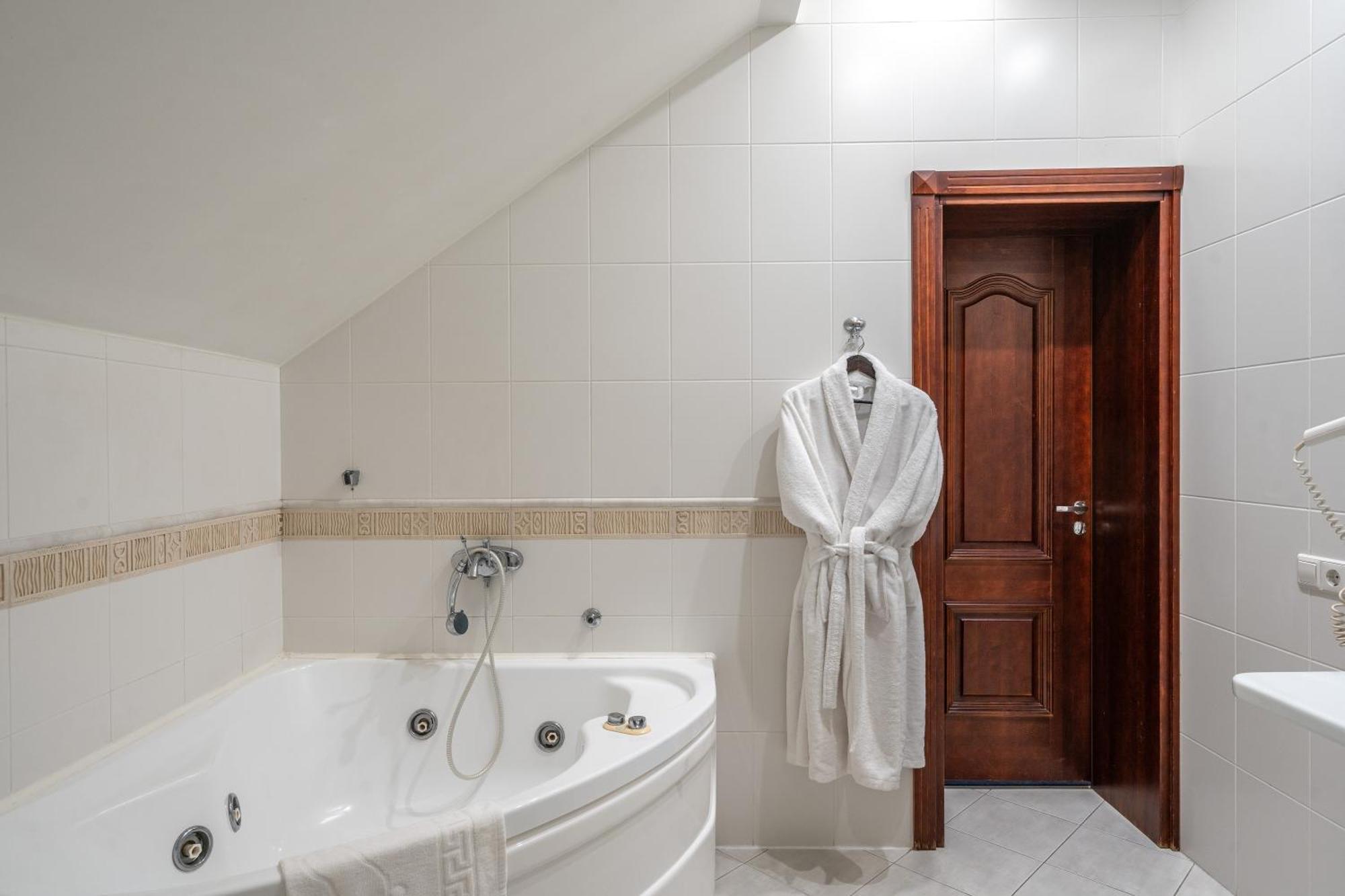 Hotel Sfinksas Kaunas Buitenkant foto