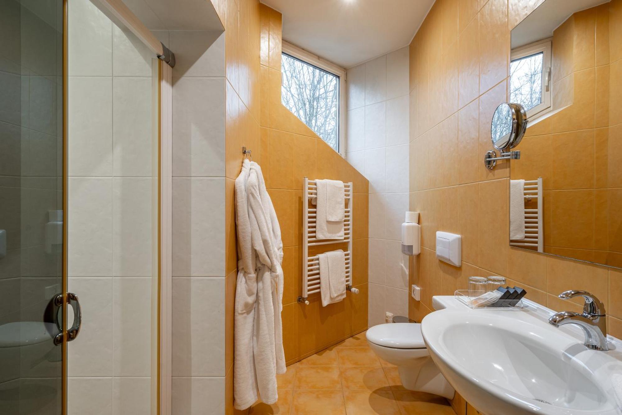 Hotel Sfinksas Kaunas Buitenkant foto